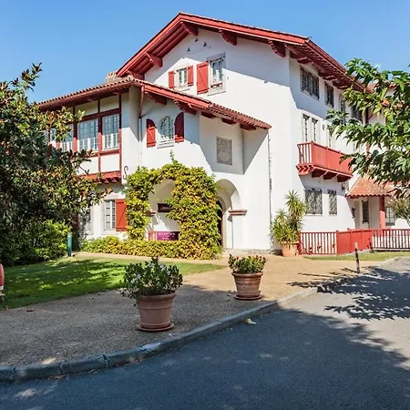 Jolie T2 Dans Arboree Avec Piscine