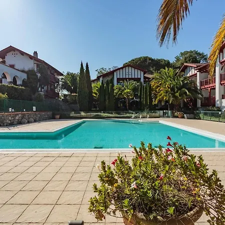 Jolie T2 Dans Arboree Avec Piscine *