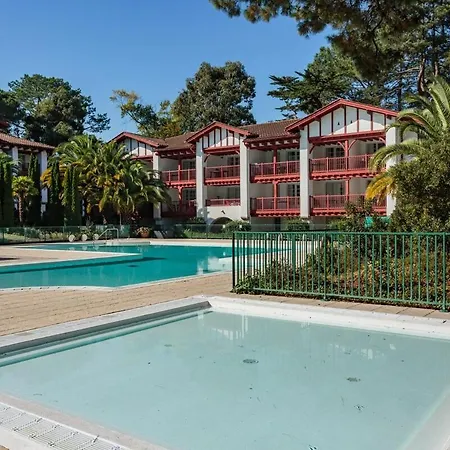 Jolie T2 Dans Arboree Avec Piscine Ciboure